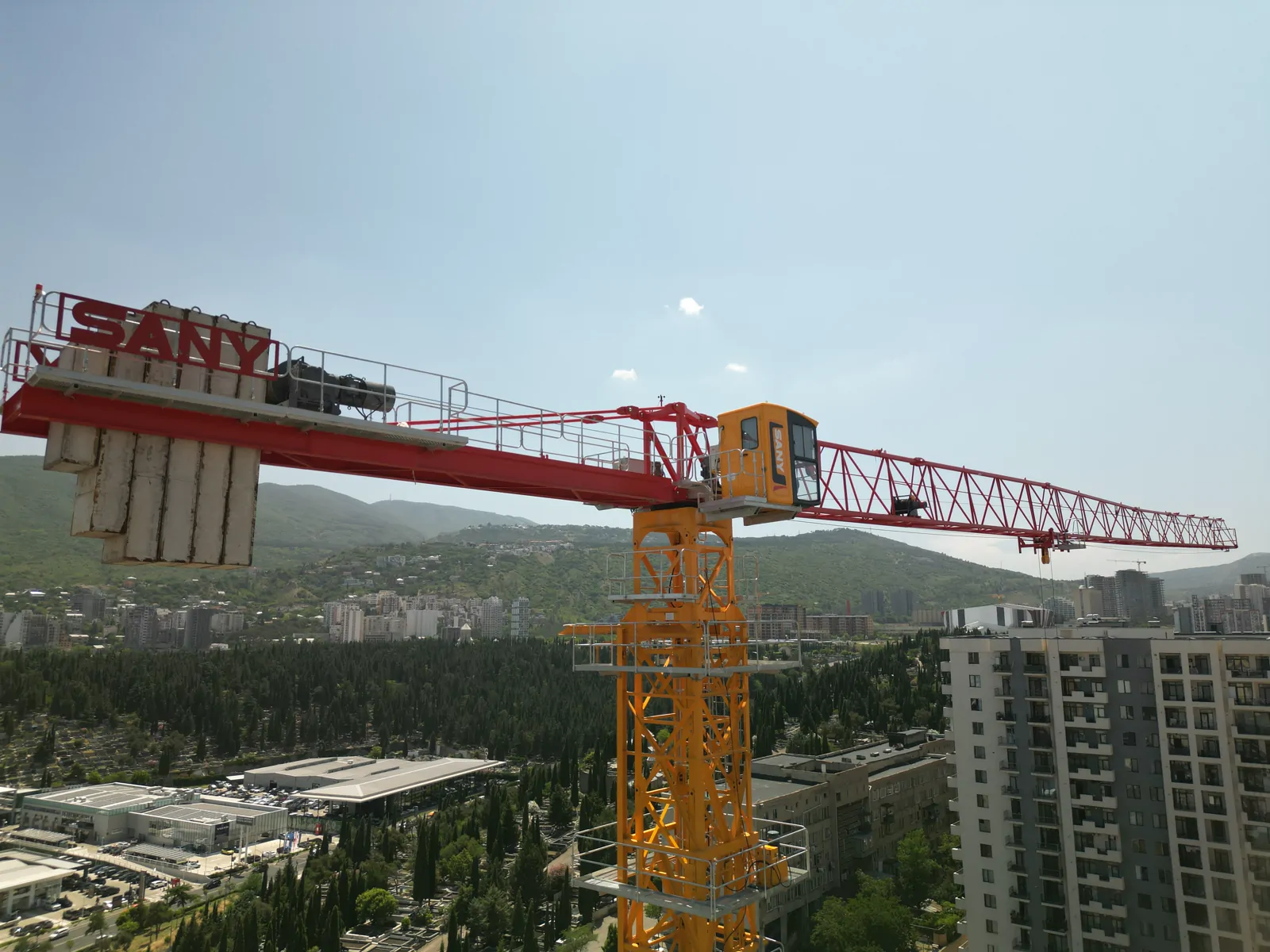 ისარი ქალაქის ხედზე