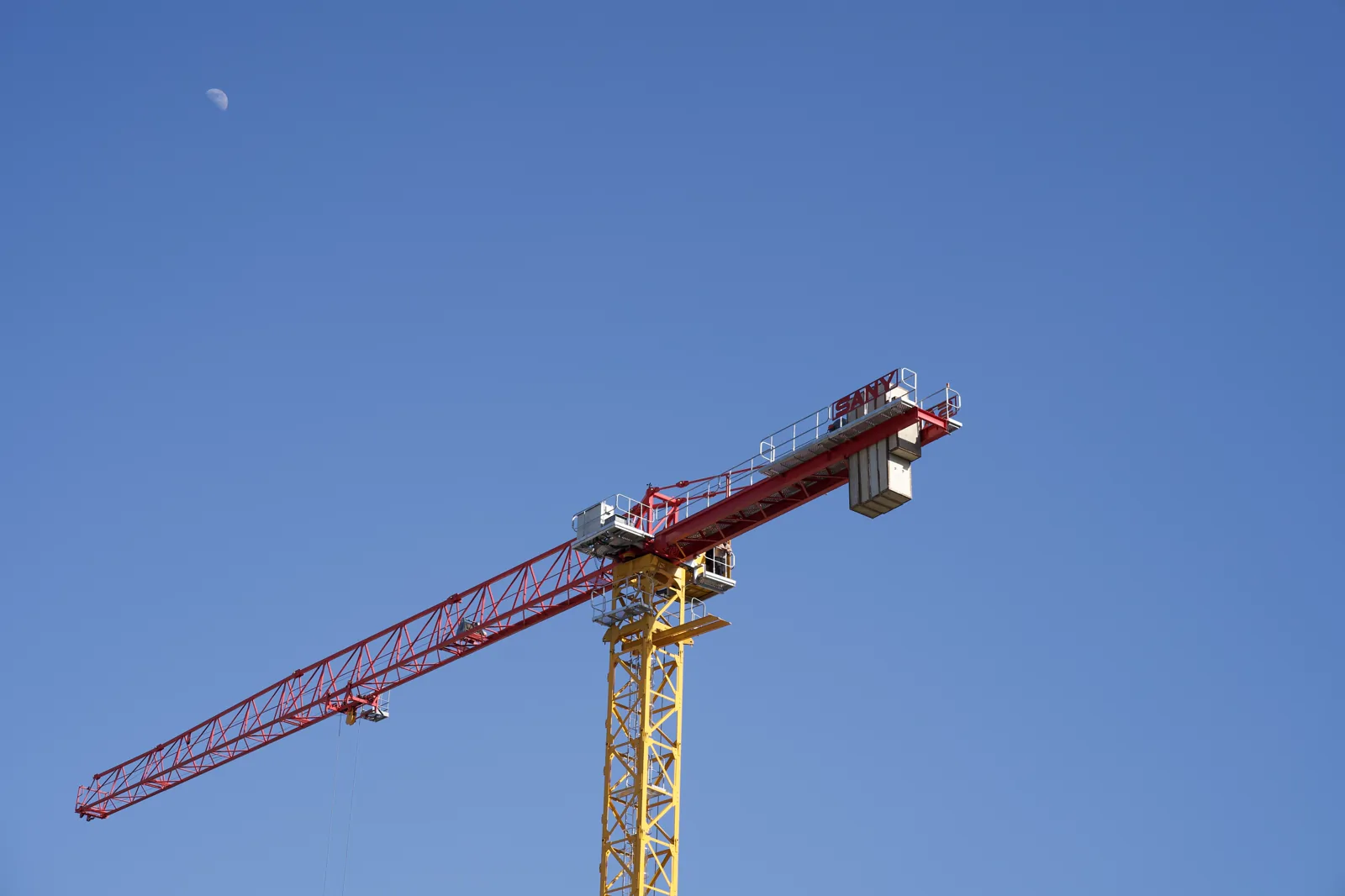 ისარი და მთვარე